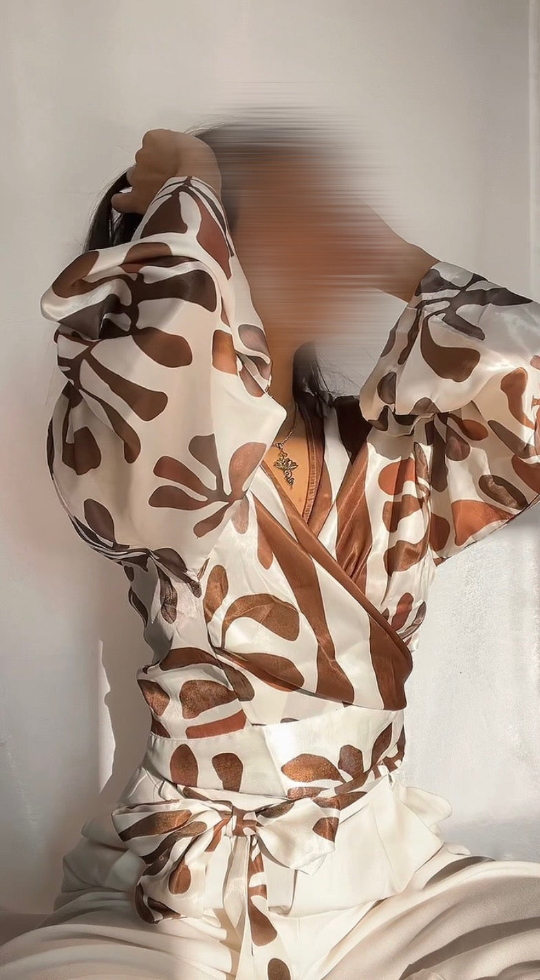 Blouse Cache-cœur satiné motifs marrons