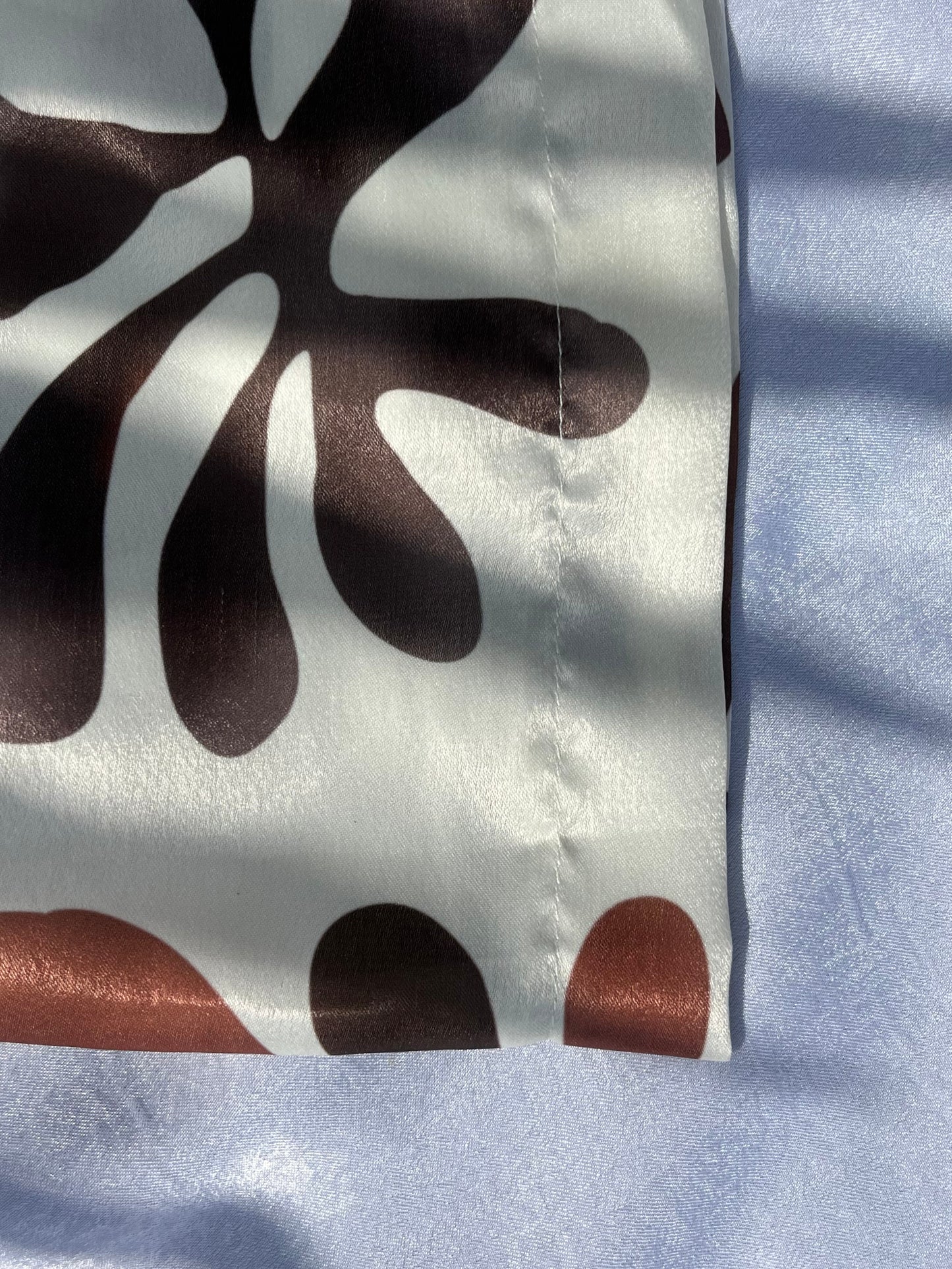 Blouse Cache-cœur satiné motifs marrons