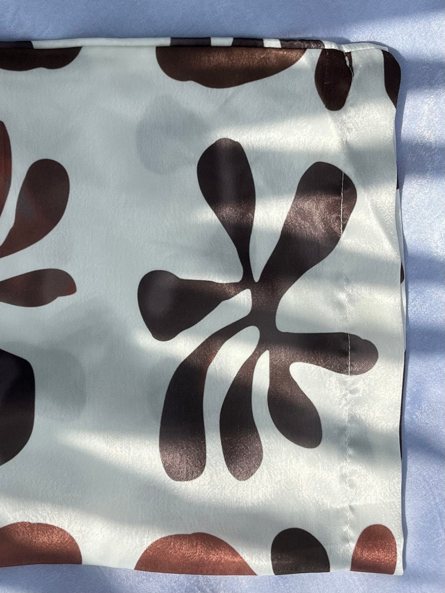 Blouse Cache-cœur satiné motifs marrons