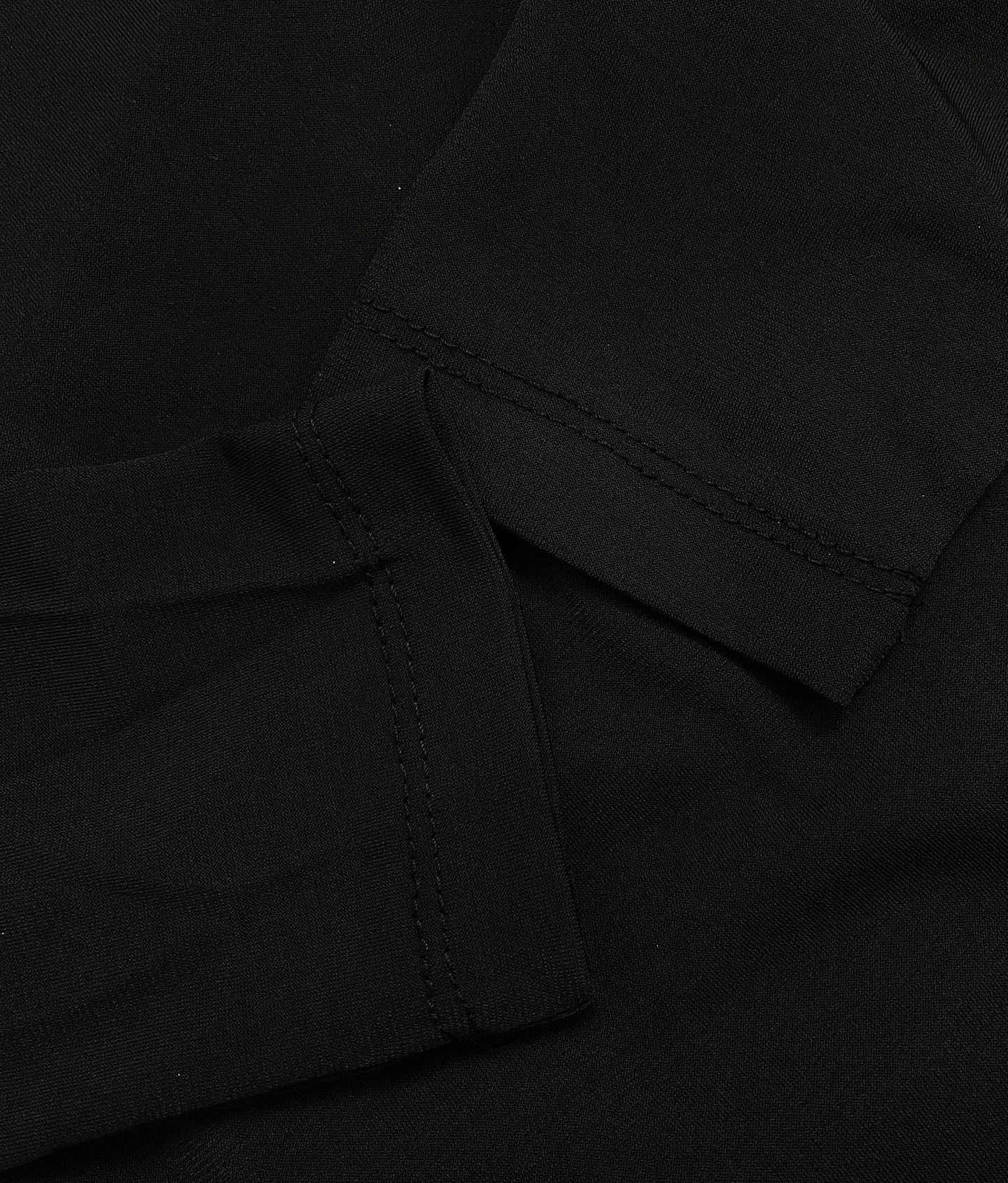 Figurbetontes Kleid mit quadratischem Ausschnitt