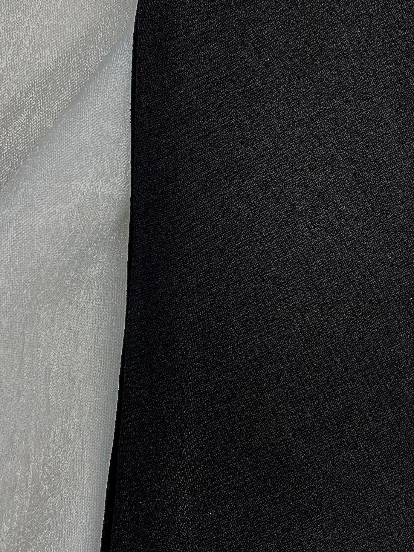 Figurbetontes Kleid mit quadratischem Ausschnitt